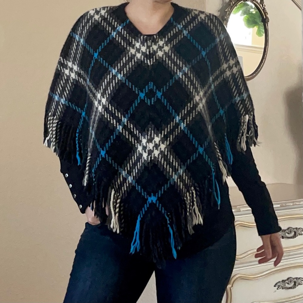 Burberry Black and Blue Plaid Poncho Cashmere and Wool Fringe Winter Designer - Picture 10 of 10